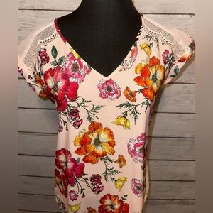 Express Women's Floral  Blouse Size SM Petite  V- Neck, Lightweight, Office Wear